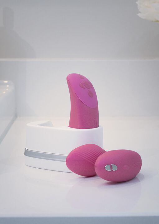 We Vibe Chorus Remote Control Couples Vibrator image number 4.0