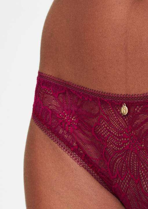 Alice Brazilian image number 3.0