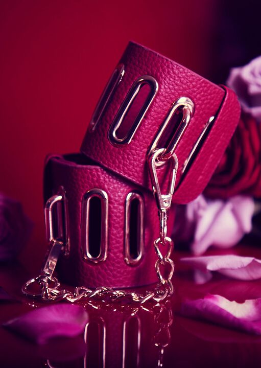 Femme Fatale Luxury Handcuffs image number 0.0